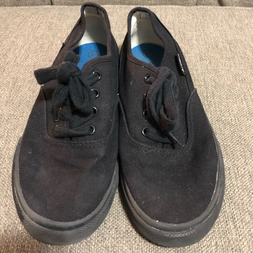 Airwalk shoes/black/size 3 1/2 kids